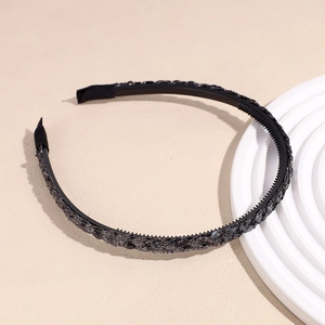 Détail du serre-tête pailleté de 1cm avec dents antidérapantes et embouts en tissu