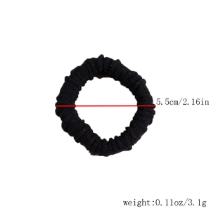 Elastico per capelli nero con indicazione del diametro 5,5 cm su sfondo bianco