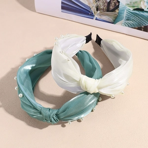 Serre-tête large élégant avec tulle, perles blanches et nœud en vert menthe et blanc crème
