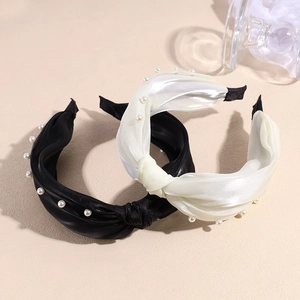 Serre-têtes larges en satin à perles avec nœud en coloris noir et beige