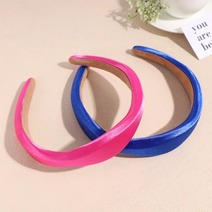 Serre-têtes en satin fuchsia et bleu roi avec texture soyeuse élégante et brillante