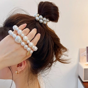 Coleteros de Perlas Artificiales de Estilo Coreano para Mujer Elegantes Scrunchies de Pulsera Soporte de Coleta Elástico con Colgante de Corazón