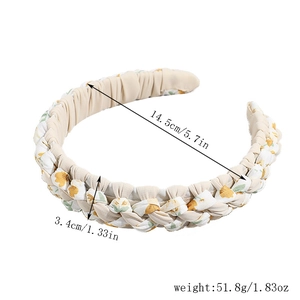 Serre-tête en tissu floral montrant 14,5 cm de diamètre et 51,8 g en détail