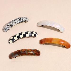 Five-piece set of elegant leopard and grid acetate hair clips in various stylish patterns
