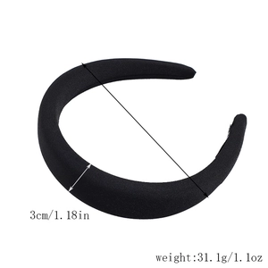 Detail showing a 3cm wide black padded headband with a weight of 31.1g on white background