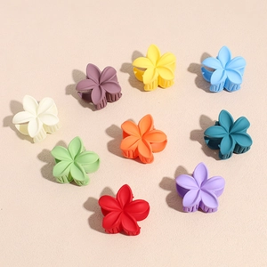 Pince à Cheveux Fleur en Plastique Mat Élégante Style Coréen Plumeria Pince Requin Florale Accessoires Cheveux Femmes