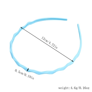 Detailed dimensions of the wavy light blue plastic headband showing 12cm diameter and weight