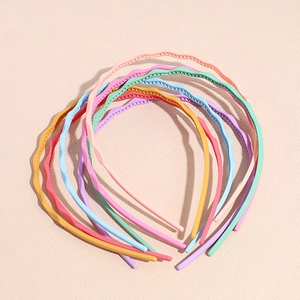 Detail showing wavy non-slip teeth on colorful pastel macaron hairbands for girls