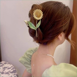 Korean Style Elegant Sunflower Hair Claw Clip For Women Gold Tone Metal Rhinestone Floral Shark Hair Clip Headwear Accessories