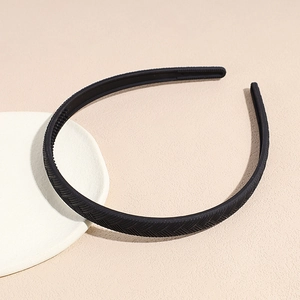 Detail view of black matte headband with herringbone texture and non-slip inner teeth