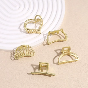 Minimalist Gold Metal Shark Hair Clip For Women Alloy Geometric Heart Shell Cat Shaped Hollow Non-Slip Hair Claw Styling Accessories