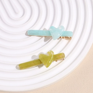 Barrettes à cheveux cœur pastel en acétate marbré bleu clair et sarcelle sur métal