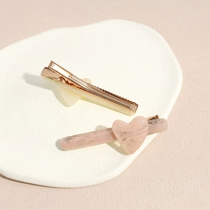 Barrettes à cheveux élégantes style coréen en résine crème et marbre rose sur plateau