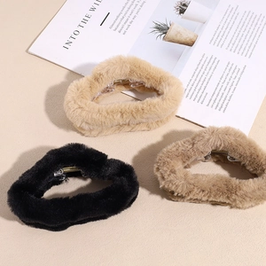 Women Autumn Winter Plush Hair Claw Clip Faux Fur Large Shark Clip Elegant Minimalist Solid Color Hairpin Accessories