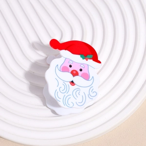 Détail d'une pince à cheveux Père Noël festive en acrylique rouge et blanc brillant
