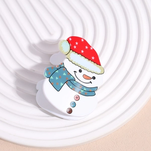 Détail d'une pince à cheveux bonhomme de neige avec bonnet de Noël et écharpe