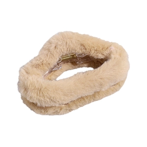 Fuffy plush claw clip in beige faux fur with golden metal spring for elegant hair styling