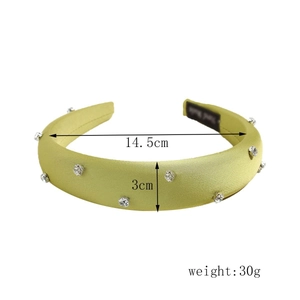 Vue détaillée du serre-tête rembourré jaune avec strass, largeur 3cm et diamètre 14,5cm