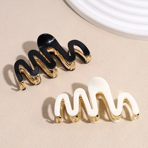 Wave design acetate shark hair clips in black and cream with gold metal claws
