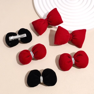 Elegant velvet bow hair clip set with pearls and metal duckbill clips for women