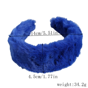 Detail showing plush headband measurements of 14cm width and 4.5cm thickness