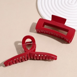 Pinces à cheveux rouge foncé élégantes aux designs rectangulaires et torsadés pour mariée
