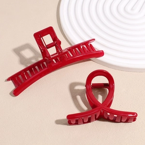 Pince à cheveux rouge élégante et barrette rectangulaire pour coiffure de femme
