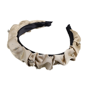 Elegante cerchietto in raso champagne plissettato con strass scintillanti da donna