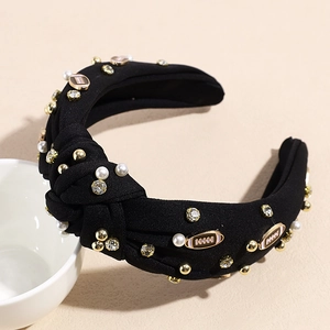 Detailansicht: Schwarzer Knoten-Stirnband mit Perlen, Strass und Rugby-Anhängern