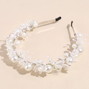 Serre-tête élégant de style coréen avec perles blanches et pétales de fleurs dépolis