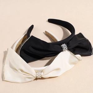 Serre-tête élégant en satin avec nœud, strass et perles en noir et blanc crème