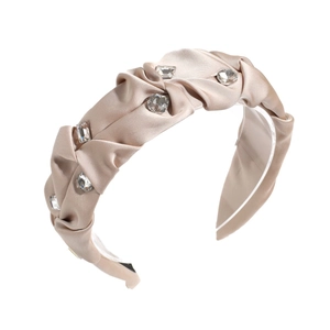 Eleganter Haarreif aus champagnerfarbenem Satin mit großen Kristallen und Falten-Design