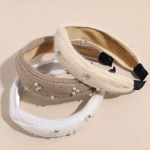 Drei Perlen-Strickstirnbänder in Creme und Beige, modisches Accessoire für Damen