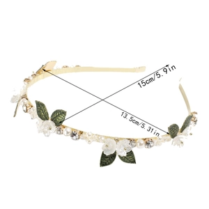 Détail du serre-tête fleurs en perles avec dimensions de 15 cm et strass brillants