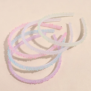 Lot de cinq serre-têtes colorés en strass aux tons pastel rose, bleu, violet et vert clair
