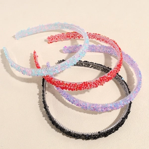 Lot de quatre serre-têtes brillants en strass de couleurs rouge, violet, bleu et noir