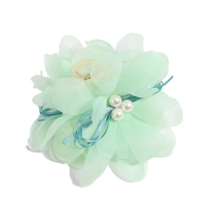 Elegante pinza per capelli a fiore in chiffon verde chiaro con perle stile fata