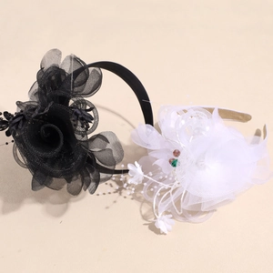 Serre-têtes élégants avec fleurs en résille noires et blanches, strass et perles