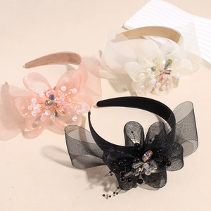 Elegante Satin-Blumenstirnbänder mit Netzschleifen und Perlen in drei Farben