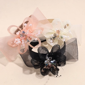 Elegante breite Satin-Haarbänder mit floralen Netzschleifen und glitzernden Strasssteinen