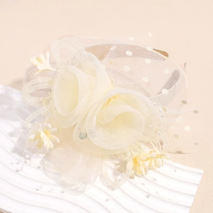 Serre-tête élégant en tulle beige avec fleurs et perles pour mariage et cérémonies