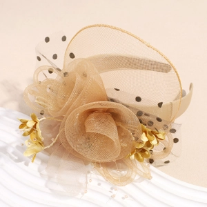 Serre-tête élégant à fleurs en maille doré champagne avec plumes et voile à pois chic
