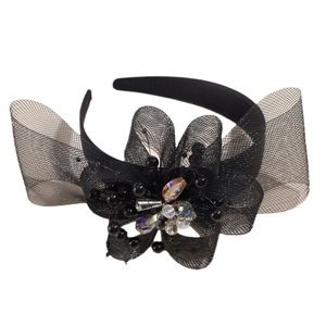 Eleganter schwarzer Satin Haarreif mit großer Netzblüte und funkelndem Kristallbesatz