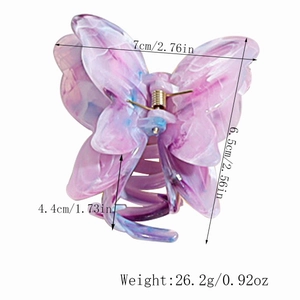 Vue détaillée de la pince à cheveux papillon marbrée violette, dimensions 7x6,5x4,4cm