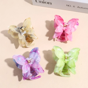 Lot de 4 pinces à cheveux papillon en acétate marbré aux tons pastel et ressorts dorés