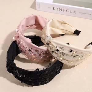 Tre cerchietti con nodo in rosa, crema e nero con paillettes e perle su tulle