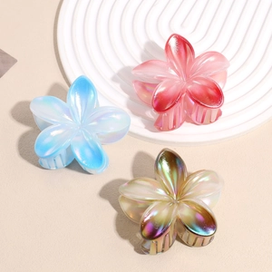 Trois pinces à cheveux fleurs nacrées en rose, bleu et couleurs dégradées irisées