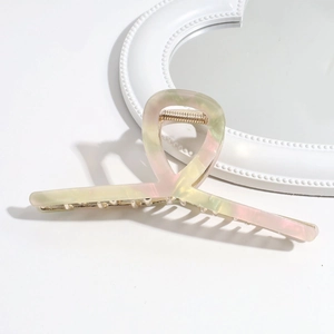 Detail of 13cm oversized marble texture hair claw clip with glossy finish and gold spring