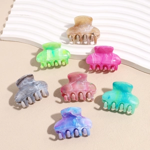 Set of minimalist marble-patterned hair clips for women in seven gradient colors