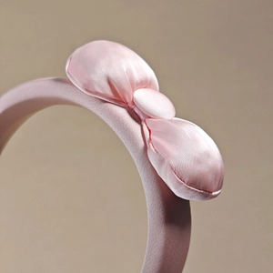 Serre-tête en satin rose avec nœud 3D, accessoire de cheveux élégant et doux pour femme